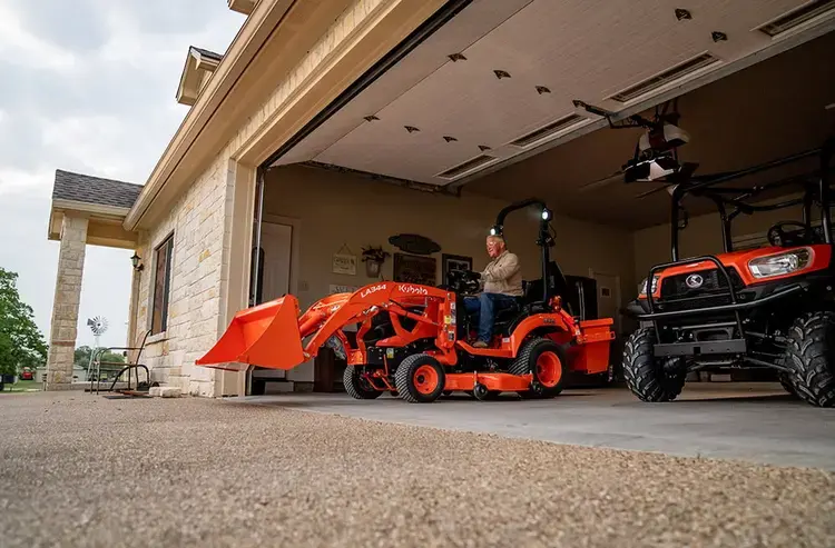 Low Clearance ROPS for Easy Storage Low Clearance ROPS for Easy Storage